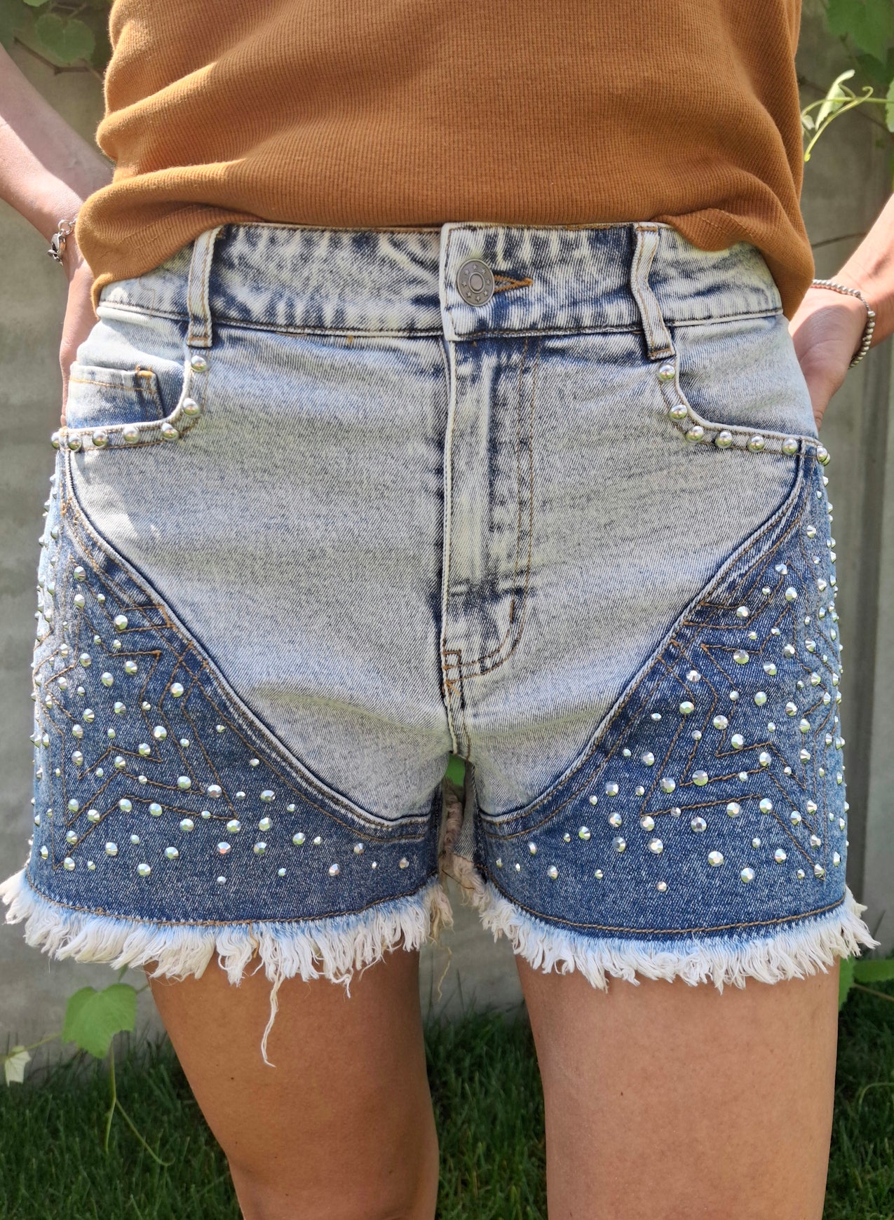 Shorts denim con borchie