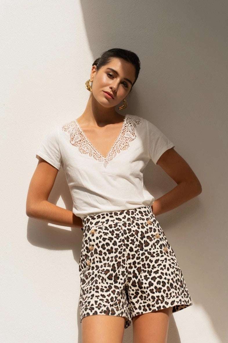 T-shirt bianca con ricamo