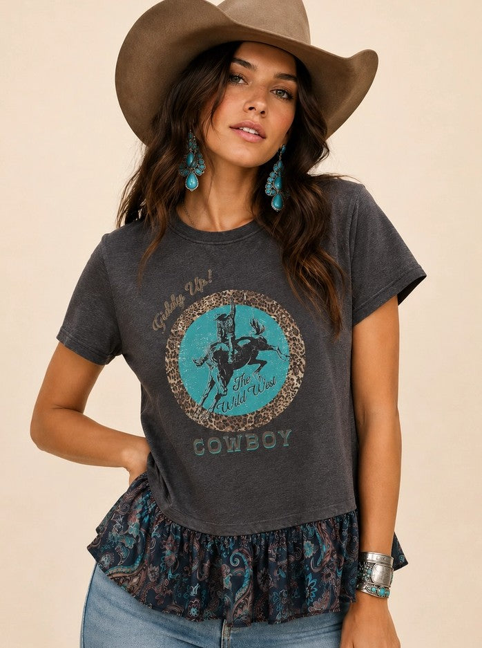 T-shirt con volants e stampa "Giddy Up Cowboy"