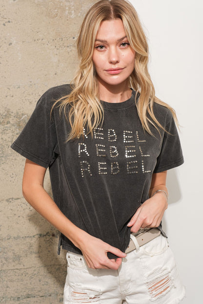 T-shirt REBEL nera con borchie