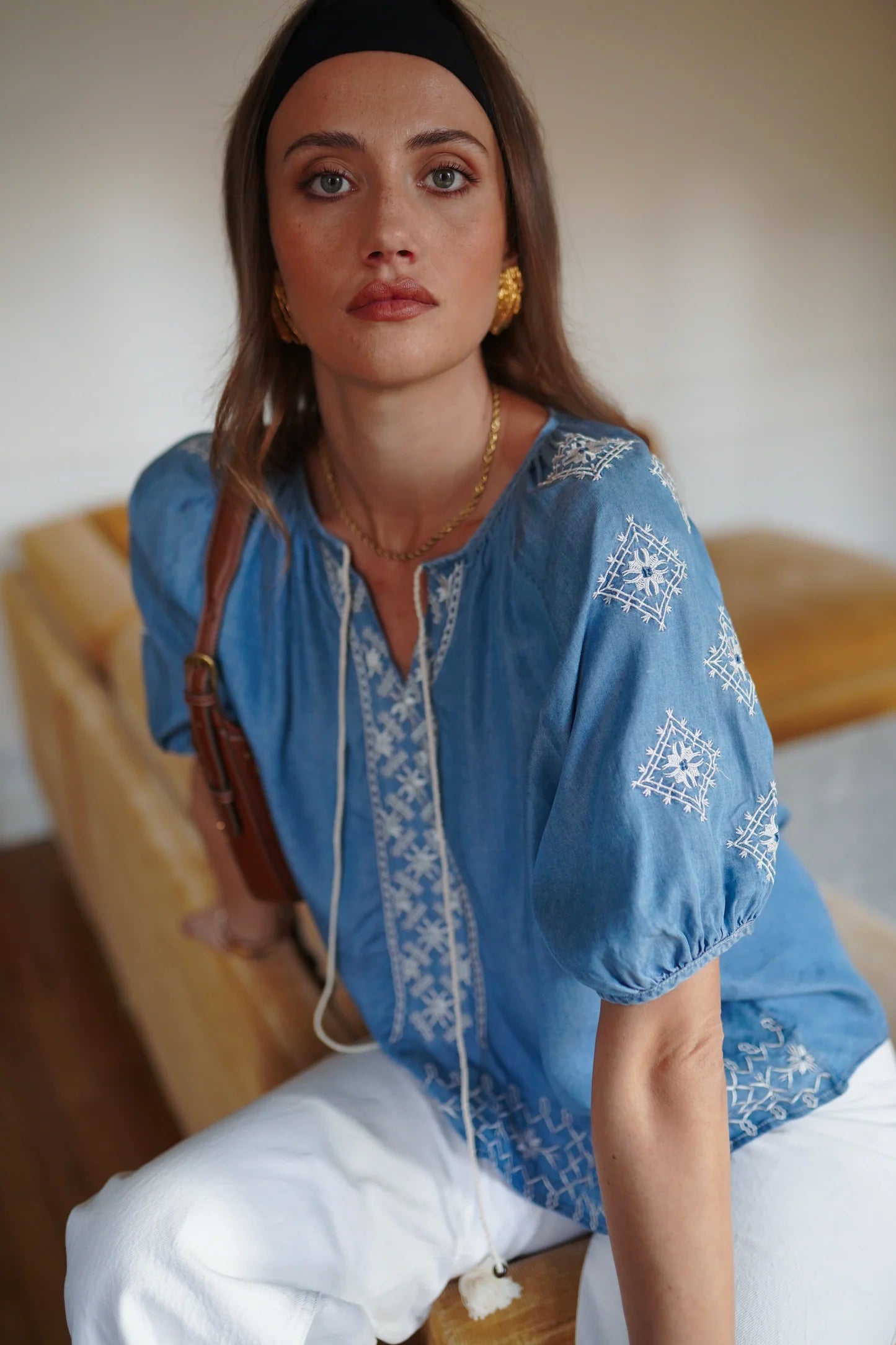 Blusa donna ricamata blu denim