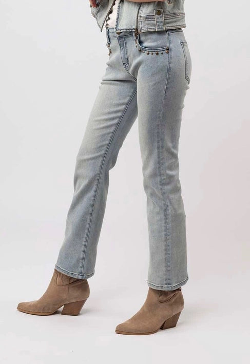 Jeans con dettagli borchie