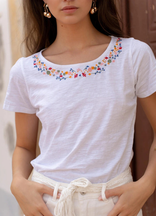 T-shirt con ricamo